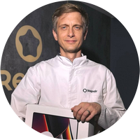 Олег — сотрудник iRepair